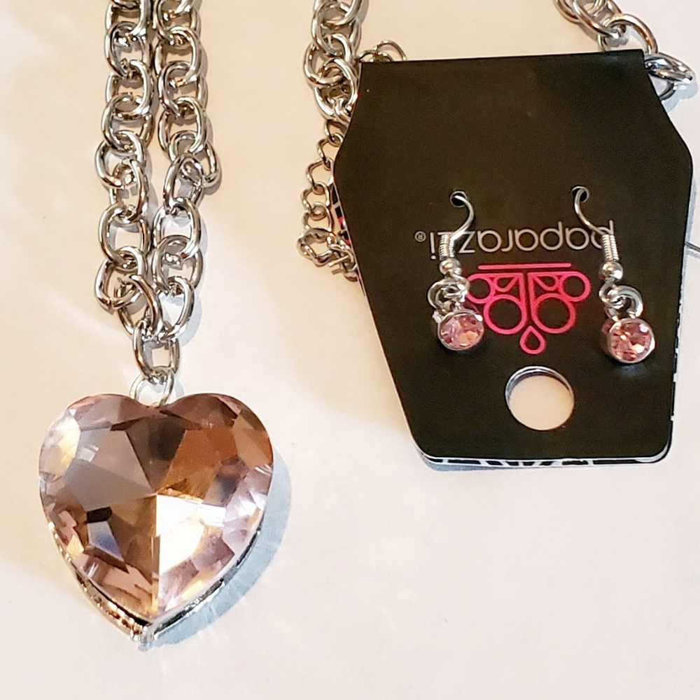 🌹5/$25Exclusive Papparazi Heart Necklace Pink N
